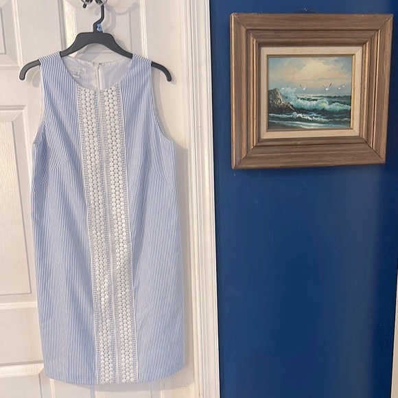 NWOT Women’s London Times Crochet Lace Panel Seersucker Stripe Shift Dress - Picture 3 of 11